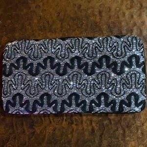 Sparkle Patterned Embellished Silver-Black Frame Clutch Wallet